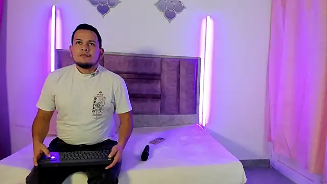 KattiaRose online show from September 24, 2025, 8:48 pm