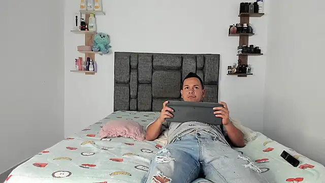 KattiaRose online show from February 20, 2025, 9:53 pm