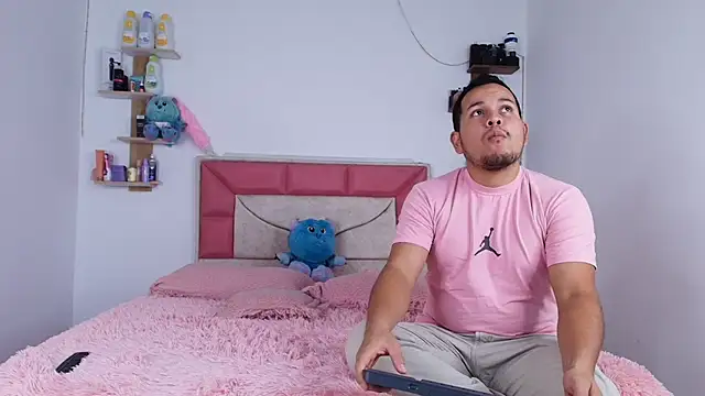 KattiaRose online show from March 15, 2025, 8:32 pm