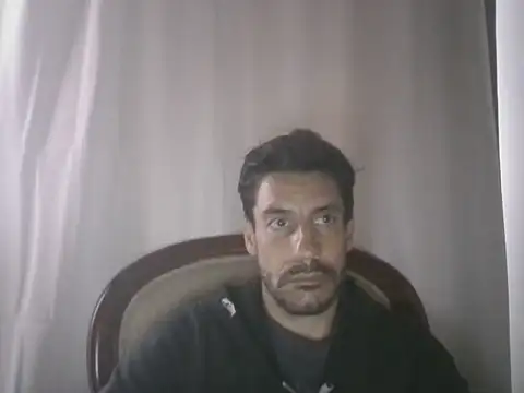 Snapshot of elkike1980 chatting on May 12, 2026, 4:35 pm elkike1980 online show from May 12, 2026, 4:35 pm