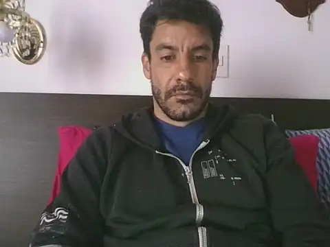 Snapshot of elkike1980 chatting on May 15, 2026, 12:36 pm elkike1980 online show from May 15, 2026, 12:36 pm