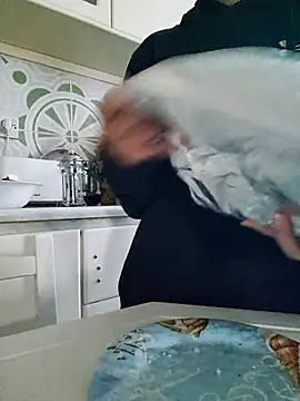 LorenRosse online show from October 17, 2025, 4:27 am