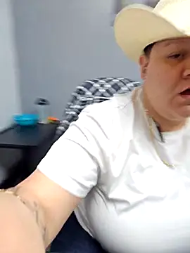 Snapshot of DevilDahm chatting on October 8, 2025, 4:08 pm DevilDahm online show from October 8, 2025, 4:08 pm