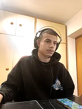 BigDickEnrg7195 online show from February 5, 2025, 10:11 pm