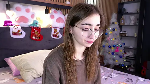 Snapshot of PollyBeev chatting on November 30, 2025, 8:04 am PollyBeev online show from November 30, 2025, 8:04 am