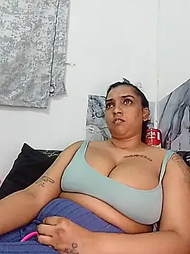 Snapshot of GORGEOUSLIPS chatting on December 3, 2025, 9:25 pm GORGEOUSLIPS online show from December 3, 2025, 9:25 pm