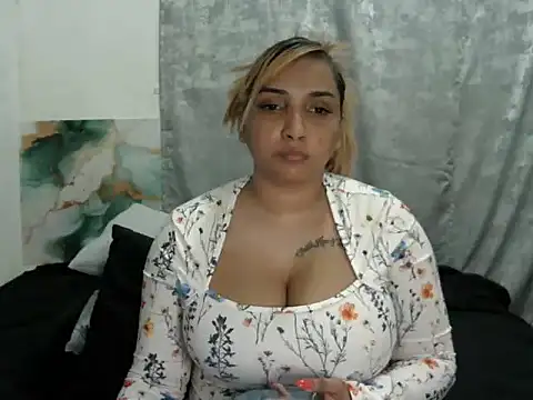 Snapshot of GORGEOUSLIPS chatting on April 29, 2026, 5:30 pm GORGEOUSLIPS online show from April 29, 2026, 5:30 pm