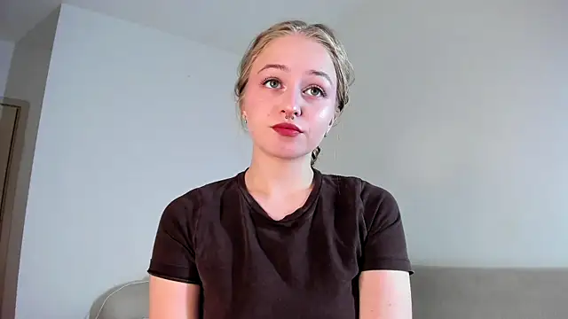 MiaMews online show from November 12, 2025, 12:31 pm