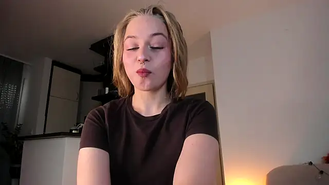 MiaMews online show from October 21, 2025, 12:26 pm