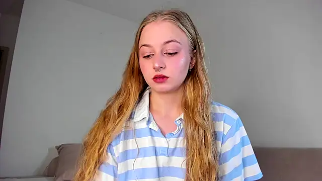 MiaMews online show from November 11, 2025, 12:22 pm