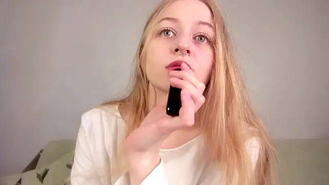 MiaMews online show from April 10, 2026, 6:42 am