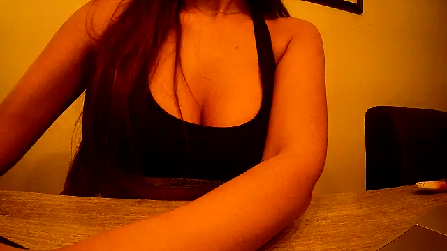 Snapshot of dutchesmee_x chatting on December 9, 2024, 6:25 pm dutchesmee x online show from December 9, 2024, 6:25 pm