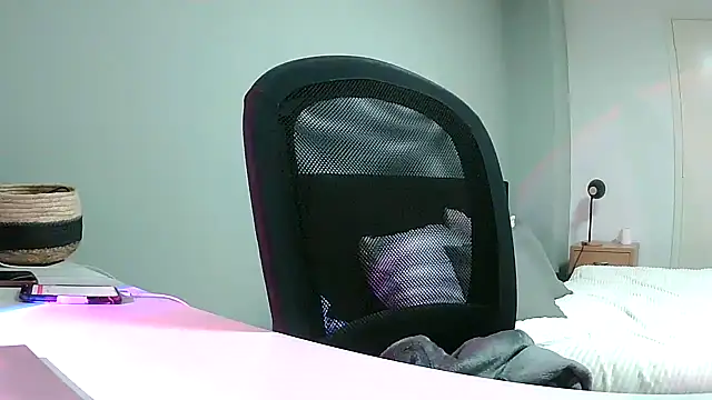 Snapshot of dutchesmee_x chatting on February 17, 2025, 6:28 pm dutchesmee x online show from February 17, 2025, 6:28 pm