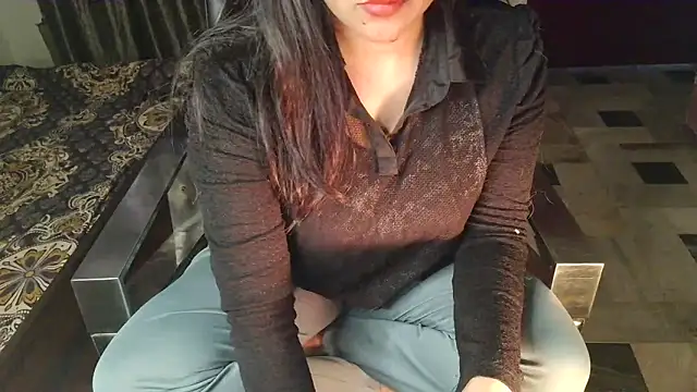 aarushi sharmaa online show from February 12, 2026, 4:12 am