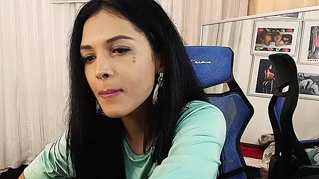 MOMMYJEVAA online show from November 26, 2025, 8:53 pm