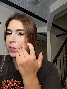 Jimena White  online show from October 4, 2025, 6:04 am
