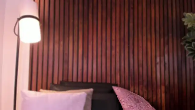 Jennmiiller  online show from December 15, 2025, 12:55 pm