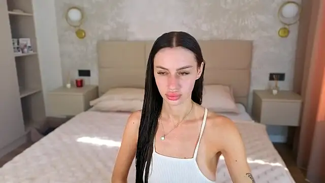 Snapshot of Snow_WhiteeeX chatting on July 21, 2026, 1:23 pm Snow WhiteeeX online show from July 21, 2026, 1:23 pm