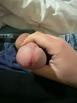 Snapshot of reelciii21 chatting on February 24, 2025, 9:30 pm reelciii21 online show from February 24, 2025, 9:30 pm