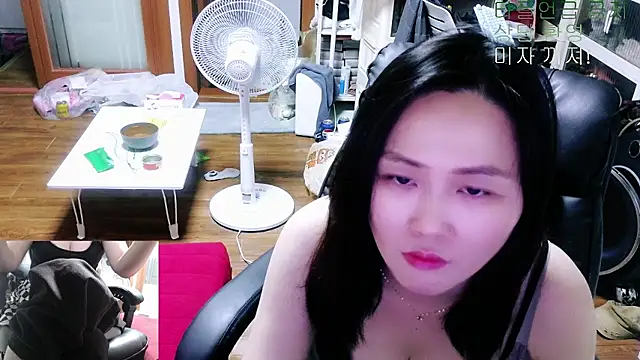 rami0428 online show from May 19, 2026, 2:35 pm