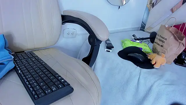 Snapshot of ninaht chatting on October 18, 2025, 8:33 pm ninaht online show from October 18, 2025, 8:33 pm