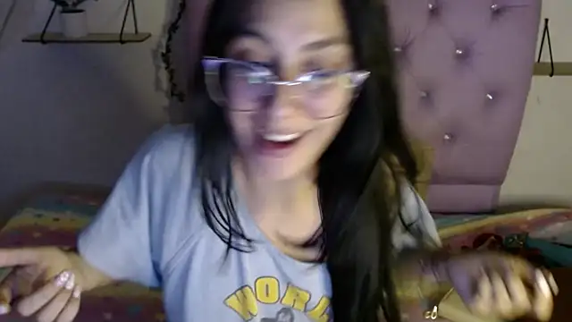 Snapshot of Freyja_01 chatting on December 3, 2025, 10:31 pm Freyja 01 online show from December 3, 2025, 10:31 pm