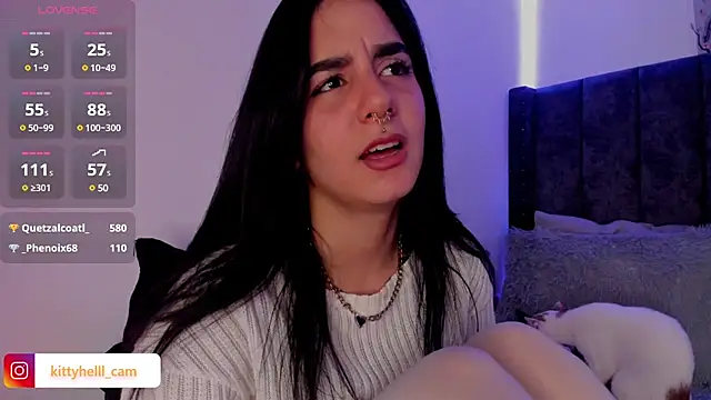 Snapshot of Alice_woodville chatting on February 28, 2025, 9:33 pm Alice woodville online show from February 28, 2025, 9:33 pm