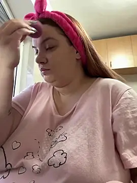 Snapshot of MelanieBrownn chatting on February 13, 2025, 3:24 pm MelanieBrownn online show from February 13, 2025, 3:24 pm