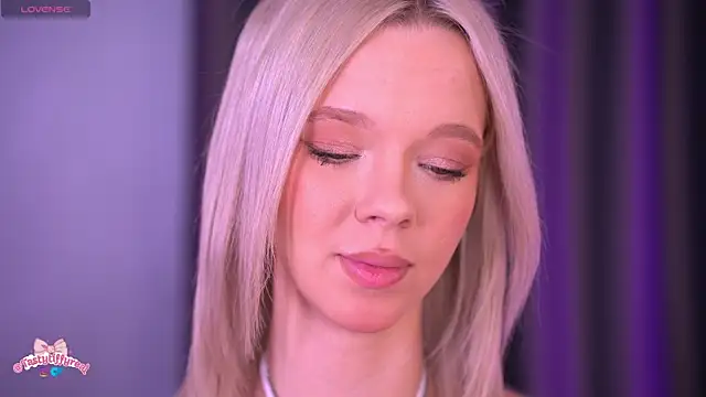  AlinaBailey online show from April 27, 2026, 8:01 am