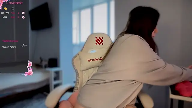 Snapshot of Emy_jonesss chatting on September 30, 2025, 3:23 am Emy jonesss online show from September 30, 2025, 3:23 am