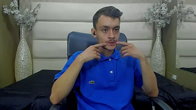 Snapshot of Desmon_Clark chatting on March 9, 2025, 12:42 am Desmon Clark online show from March 9, 2025, 12:42 am
