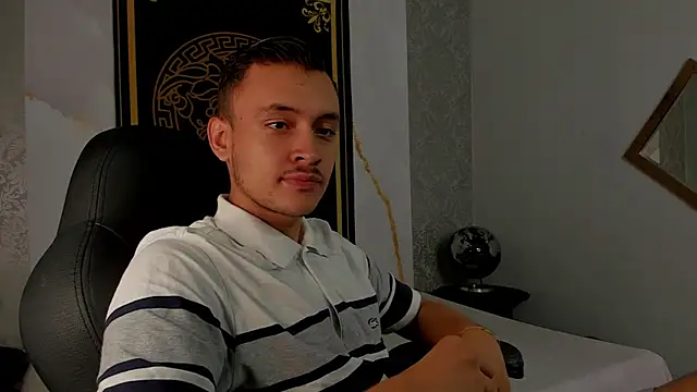 Snapshot of Desmon_Clark chatting on March 2, 2025, 7:52 pm Desmon Clark online show from March 2, 2025, 7:52 pm