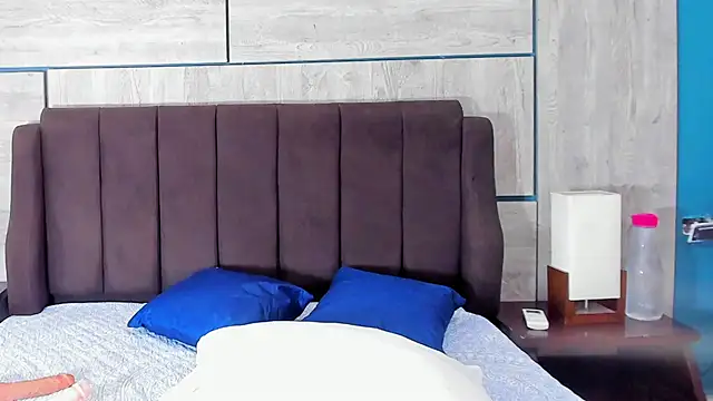 ZaritaLenon online show from November 19, 2025, 8:53 pm