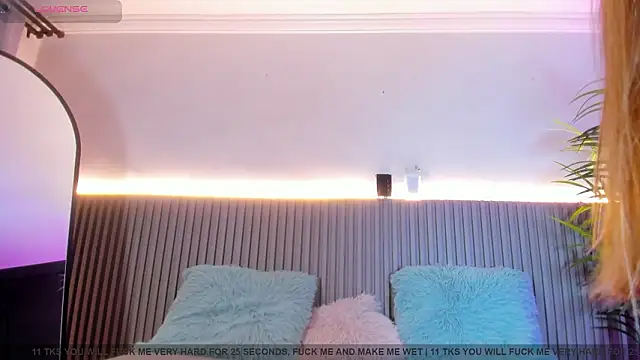 valentina lux online show from March 3, 2026, 7:10 pm