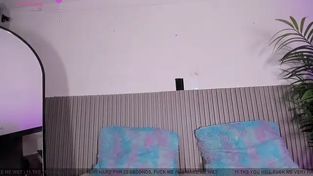 valentina lux online show from March 19, 2026, 7:14 pm