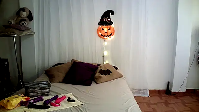 Snapshot of Hanna_Charming chatting on October 8, 2025, 6:41 pm Hanna Charming online show from October 8, 2025, 6:41 pm