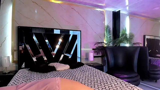 Snapshot of Eli_Sanders chatting on December 4, 2025, 2:43 am Eli Sanders online show from December 4, 2025, 2:43 am