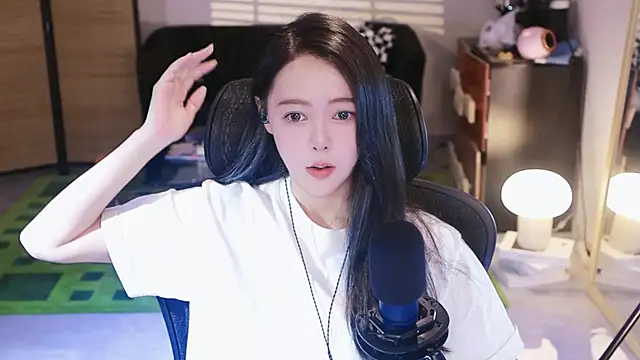 Snapshot of Roseonly_ chatting on October 22, 2025, 5:40 am Roseonly online show from October 22, 2025, 5:40 am