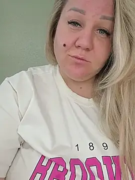 Snapshot of Anna_Curvy chatting on November 14, 2025, 7:34 am Anna Curvy online show from November 14, 2025, 7:34 am