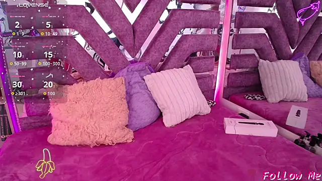 Snapshot of AliceWalker_11 chatting on October 10, 2025, 8:20 pm AliceWalker 11 online show from October 10, 2025, 8:20 pm