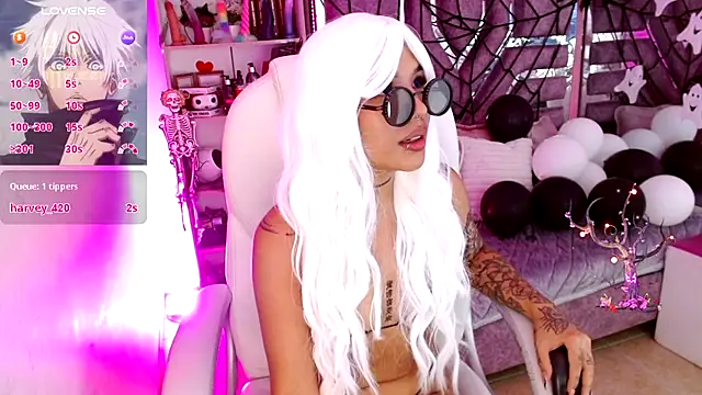 Snapshot of AliceWalker_11 chatting on October 25, 2025, 10:21 pm AliceWalker 11 online show from October 25, 2025, 10:21 pm