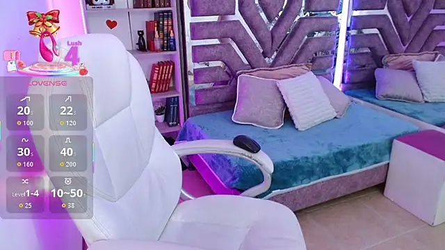 Snapshot of AliceWalker_11 chatting on November 23, 2025, 6:29 pm AliceWalker 11 online show from November 23, 2025, 6:29 pm