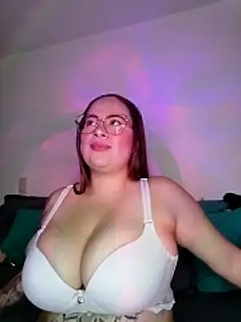 soofy   online show from February 25, 2026, 3:40 am