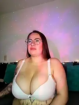Snapshot of soofy__ chatting on May 24, 2026, 4:56 am soofy online show from May 24, 2026, 4:56 am