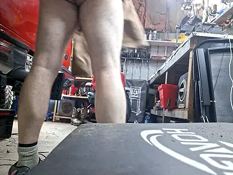 Frankdick01 online show from November 6, 2025, 6:50 am