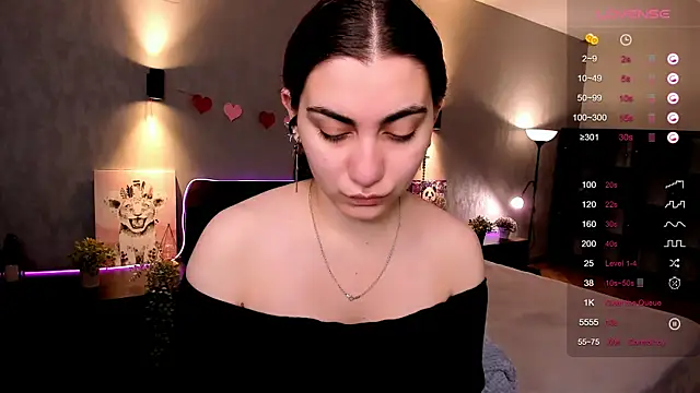 hannacheekss  online show from September 12, 2025, 2:01 am