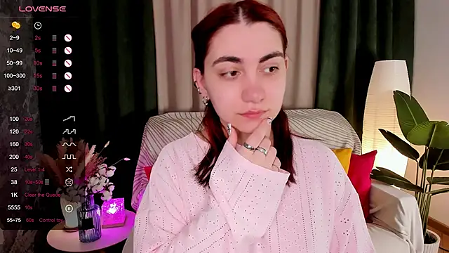 hannacheekss  online show from May 1, 2026, 2:05 am