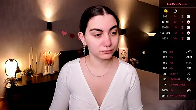 hannacheekss  online show from November 4, 2025, 2:04 am