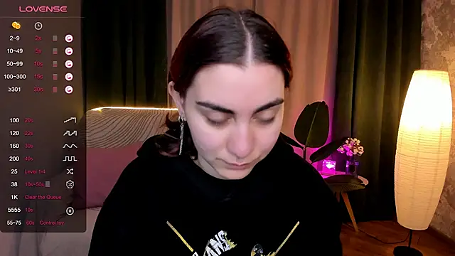 hannacheekss  online show from September 25, 2025, 2:06 am