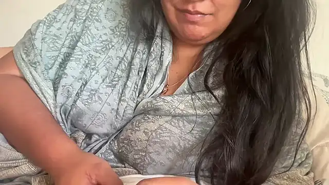 Snapshot of MashaCL chatting on November 4, 2025, 10:19 am MashaCL online show from November 4, 2025, 10:19 am